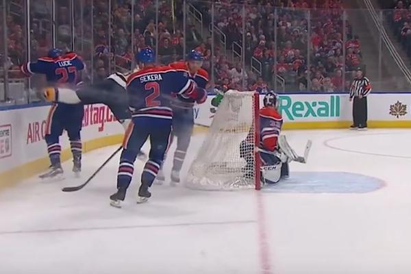 SRPSKA ZVER U NHL: Lučić monstruoznim udarcem vratio protivnika u detinjstvo! (VIDEO)