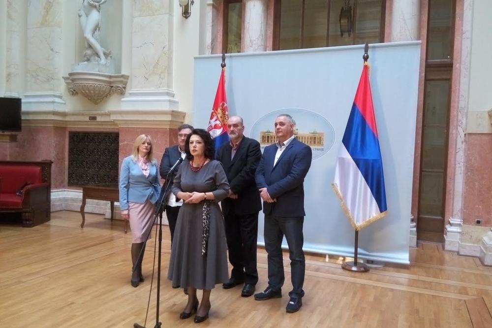 OFORMLJEN NOVI POSLANIČKI KLUB: Sanda Rašković Ivić tvrdi da JEREMIĆ NE STOJI IZA NJIH!