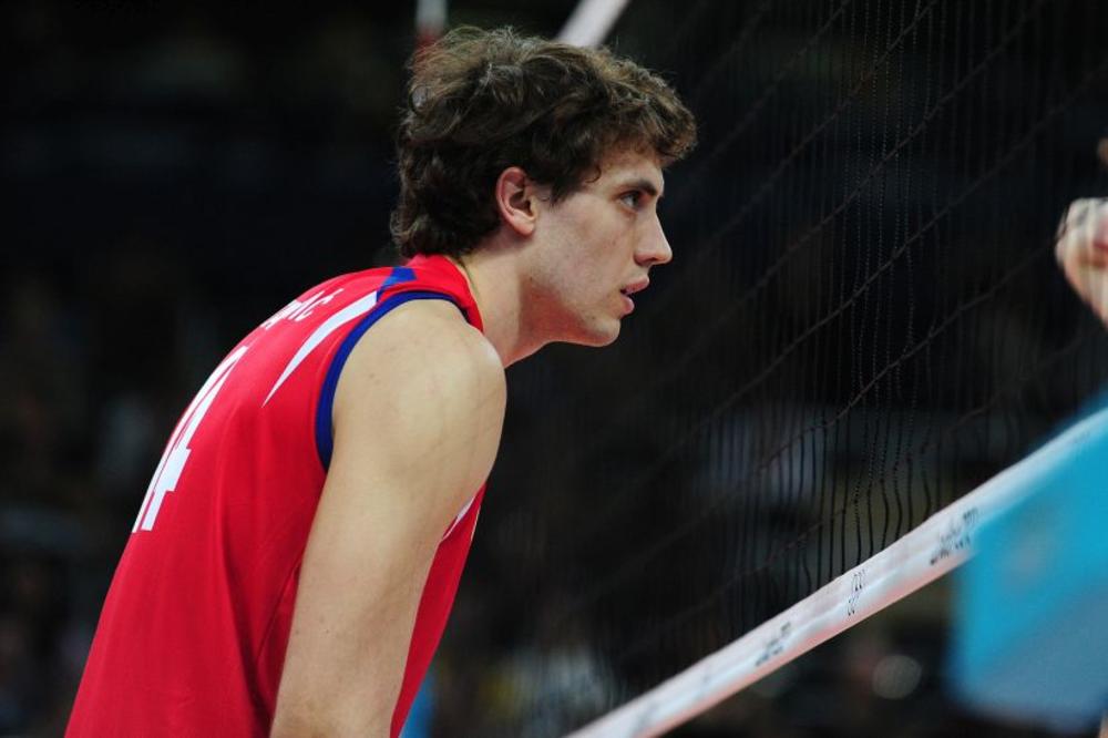 NE OSUĐUJEMO GA! Atanasijević nije mogao da odoli svetskoj manekenki u Moskvi! (FOTO)