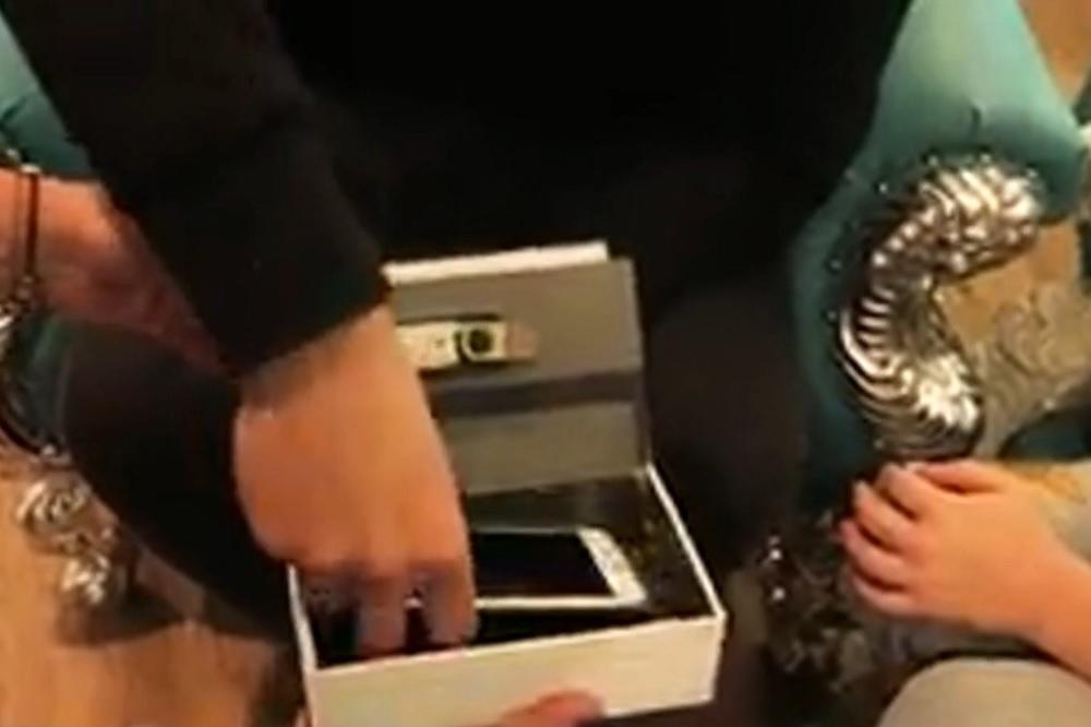 Navučeni ste na telefon i društvene mreže? Ovaj restoran IMA LEK ZA VAS! (VIDEO)