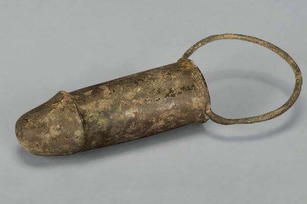 ČUKUNDEDA VIBRATORA: Ovako su izgledale PRVE SEKS IGRAČKE (FOTO)