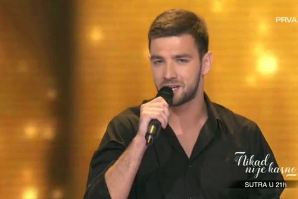 OPASNO DOBAR FRAJER! Takmičar u Zvezdama Granda je rođeni brat sada POZNATOG pevača! (VIDEO)