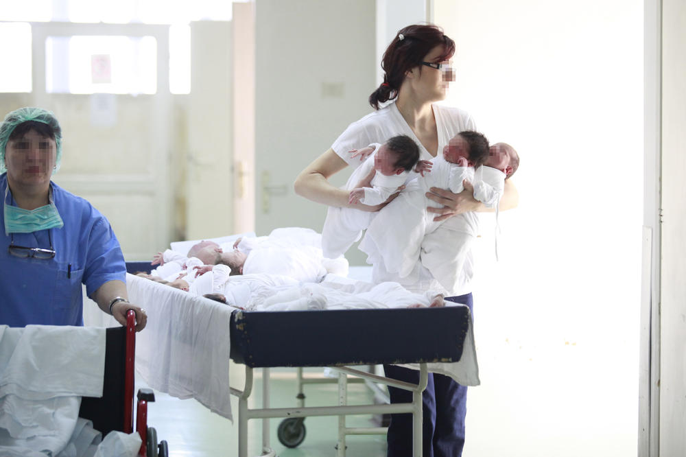 STRAVA I UŽAS KOD POŽEGE: Žena obučena u crno ušetela u tuđu kuću i pokušala da UKRADE BEBU!