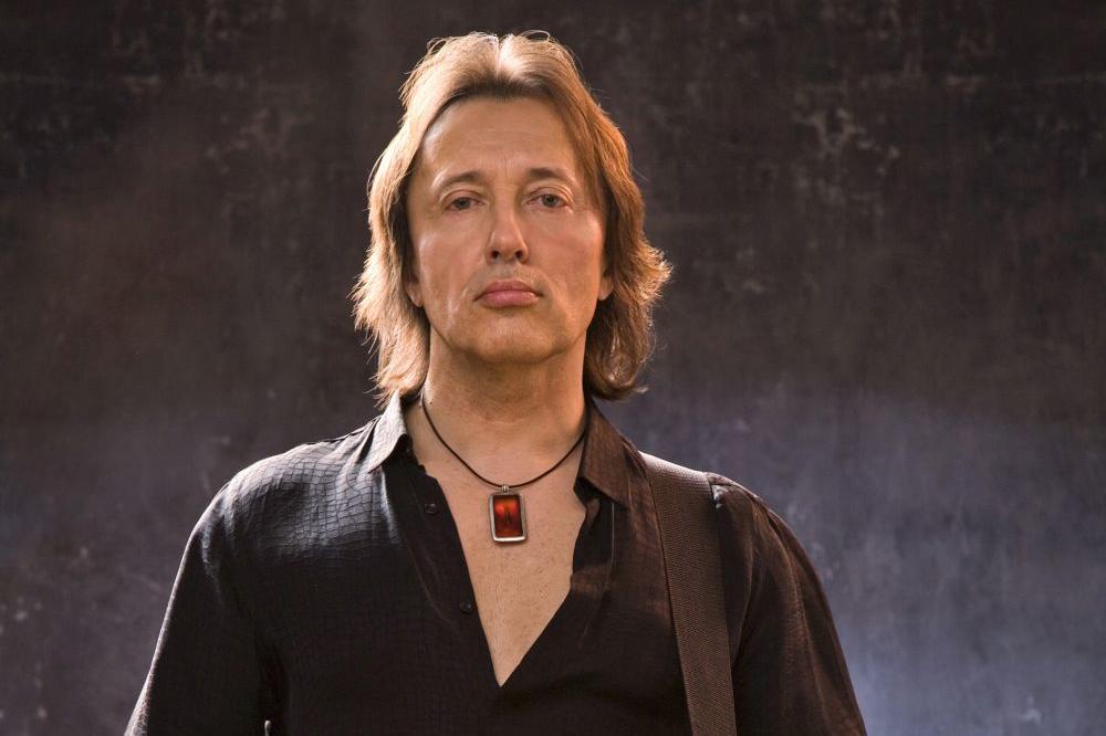 On je JEDAN OD NAJBOLJIH GITARISTA sa ovih prostora! Poslušajte njegove nove pesme da se u to uverite! (VIDEO)