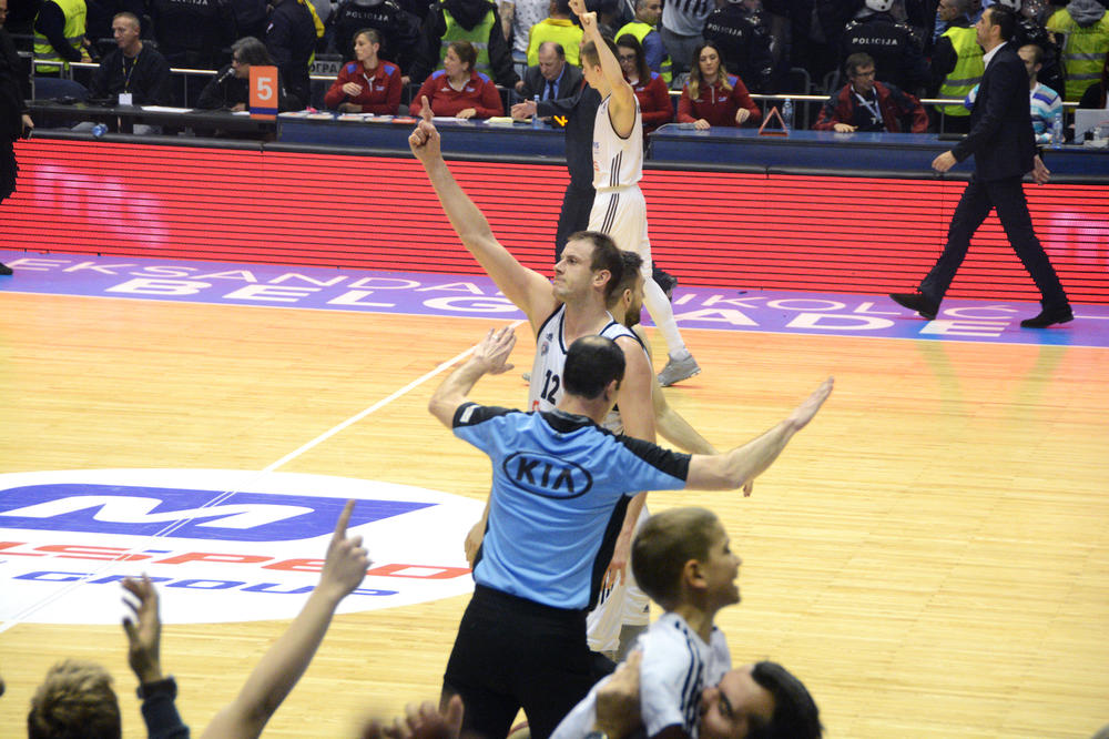 TRENUTAK KOJI NIKO NIJE VIDEO! Veličkovićev ulazak u tunel posle pobede nad Zvezdom postaće HIT MEĐU GROBARIMA! (VIDEO)