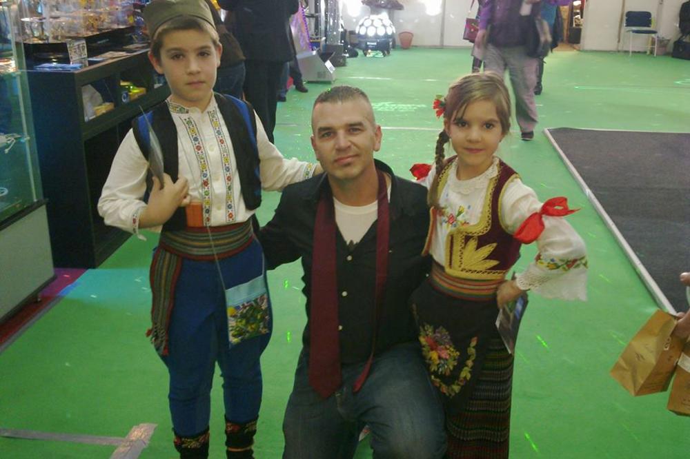 AMER, VEĆI SRBIN OD SRBA: Ovog čoveka smo dočekali kao psa, a on nam je sve oprostio i još uvek voli Srbiju!