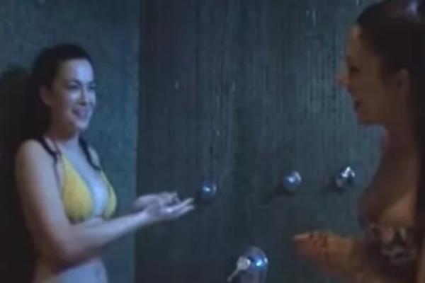 POJAVILI SE ŠOKANTNI SNIMCI Sandra Afrika zajedno pod tušem sa Monikom Beluči! (VIDEO)