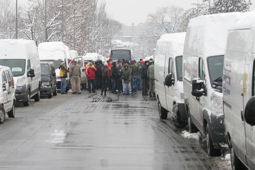 OVAKO IZGLEDA KAD VAS DRŽAVA PROVOZA: 100.000 ljudi ostaje bez hleba, a Ministarstvo saobraćaja to ne zanima?!