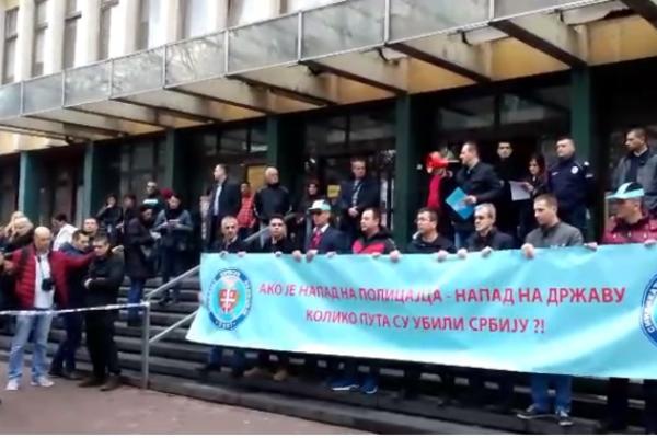 POLICAJCI IZ NS PORUČILI: Zašitite nas, ne veličajte kriminalce u rijalitijima!