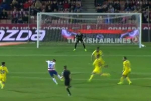 KAKVA GOLČINA! Murinjo čupa kosu, pozajmljeni igrač Junajteda lansirao projektil pravo u mrežu! (VIDEO)