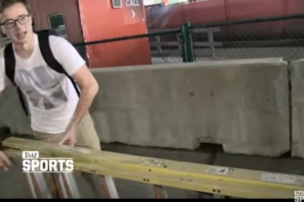 Da li je ovo najoriginalniji način da se uđe na Superboul? (VIDEO)