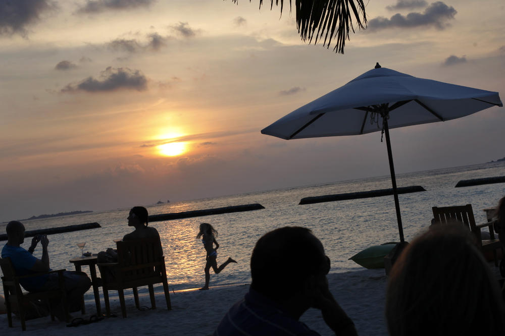 "AKO STE MLADI I LEPI..." Milijarder traži stanare za svoje RAJSKO OSTRVO i nudi OGROMNU PLATU, ali ima CAKA!