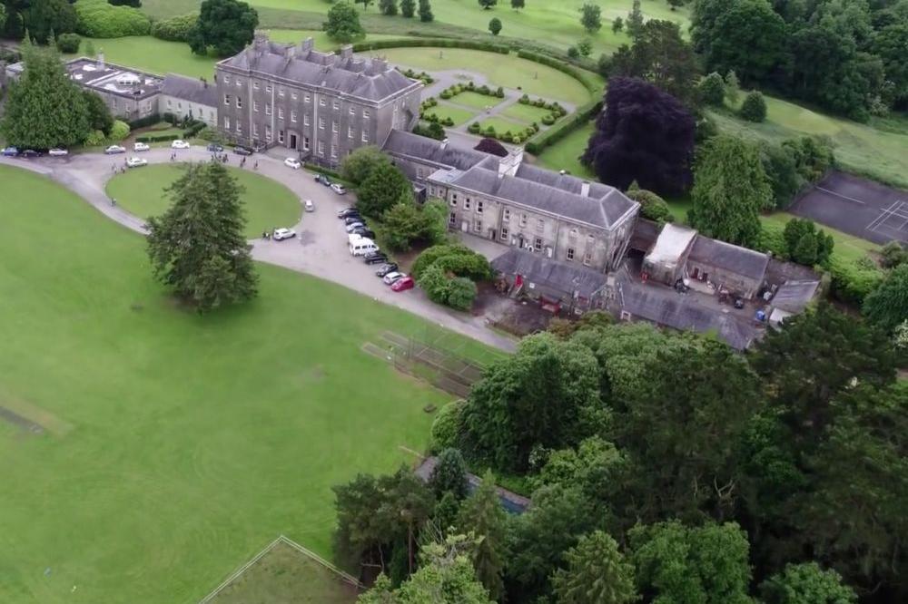 NIJE HARI POTER: Škola iz 18. veka, sa tajnim vratima i magičnim šumarcima, IMA NEKU POSEBNU MAGIJU! (VIDEO)