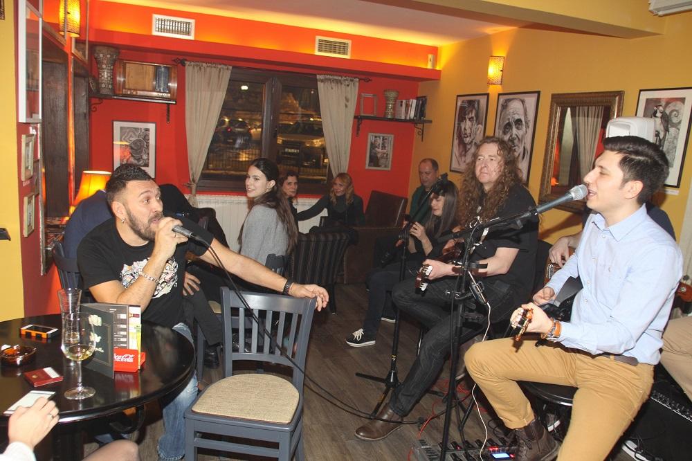 NEVIĐENA ŽURKA U ZEMUNU: Poznati se raspustili na Gardošu, Nigor oteo mikrofon, a tek glumice...(FOTO)