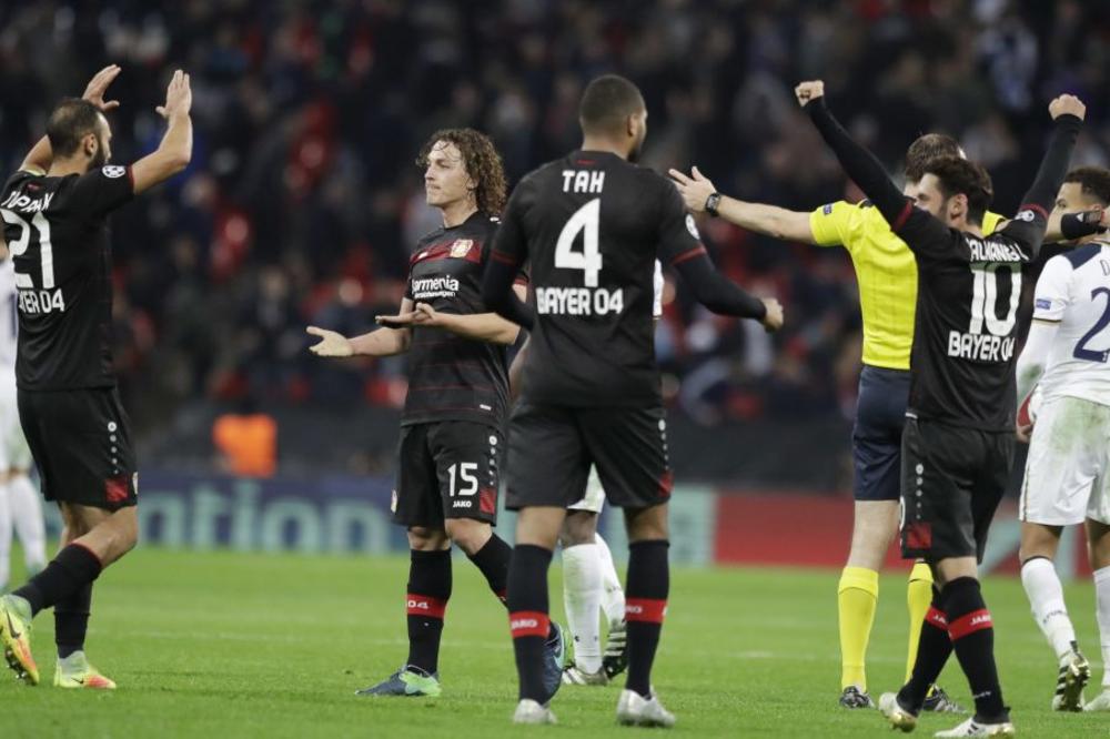 BAJER GUBI SVOJ ASPIRIN: Ako da Bog, sledeće sezone igraću za Čelsi! (FOTO) (VIDEO)