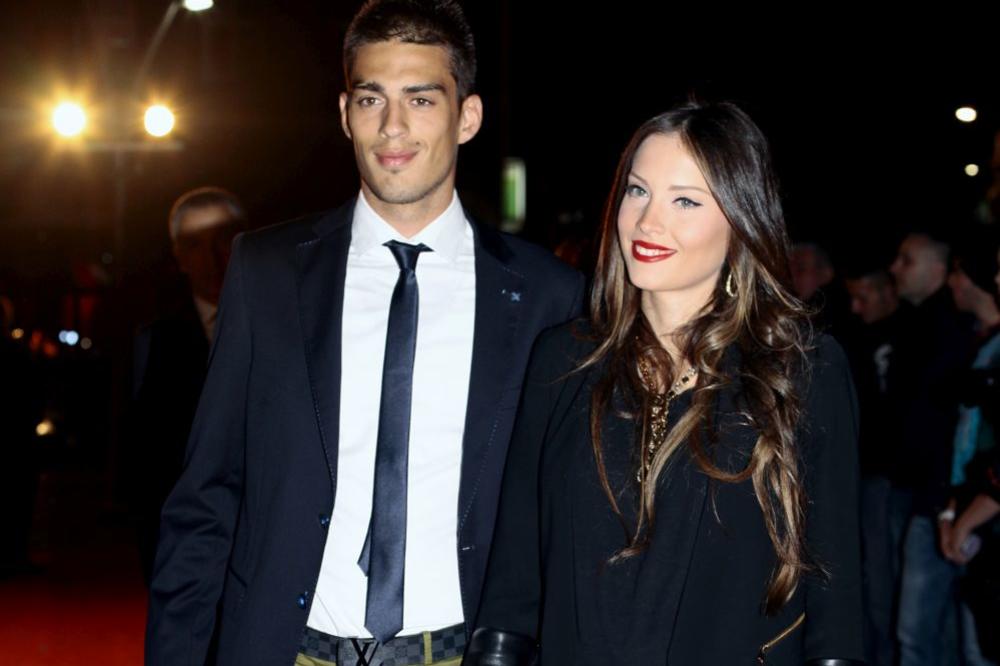 "TO ŠTO RADIŠ JE SELJAČKI!" Fanovi osuli paljbu po Vujadinu Saviću! (FOTO)