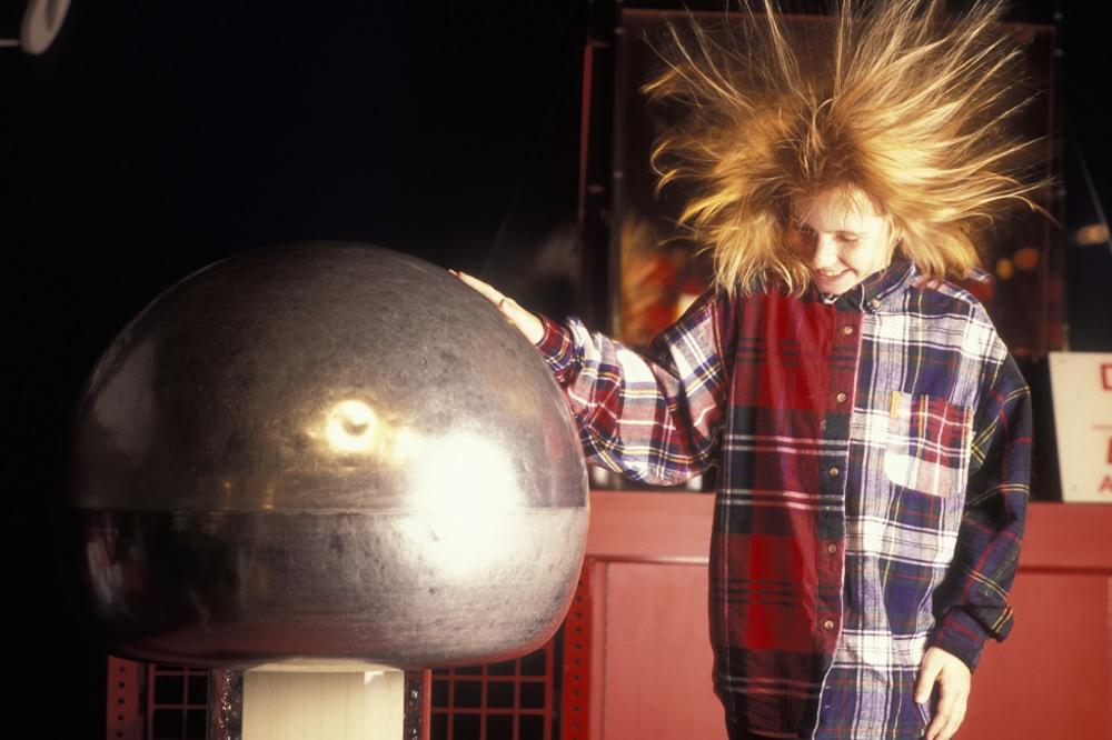 Gde se i zašto javlja STATIČKI ELEKTRICITET? (FOTO) (GIF)