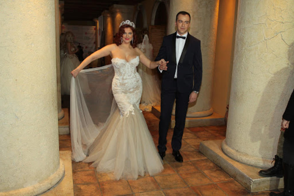 NAŠOJ VODITELJKI JEDNA TRAGEDIJA JE ZAUVEK OBELEŽILA ŽIVOT! Bili su kao iz bajke, a onda usred noći ZVONO i SMRT!