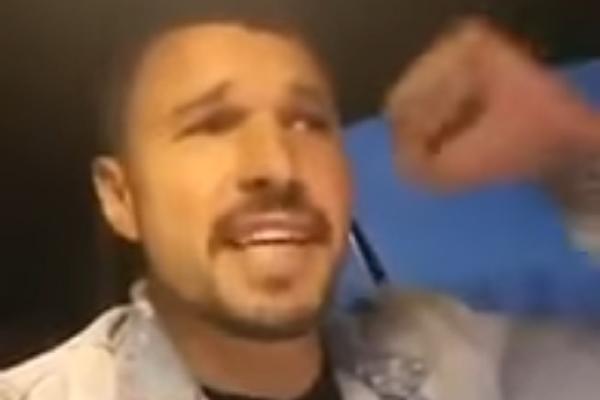 Božinovu je baš dosadno! Partizan igra sa Levskim, a on peva navijačku pesmu bugarskog kluba! (VIDEO)