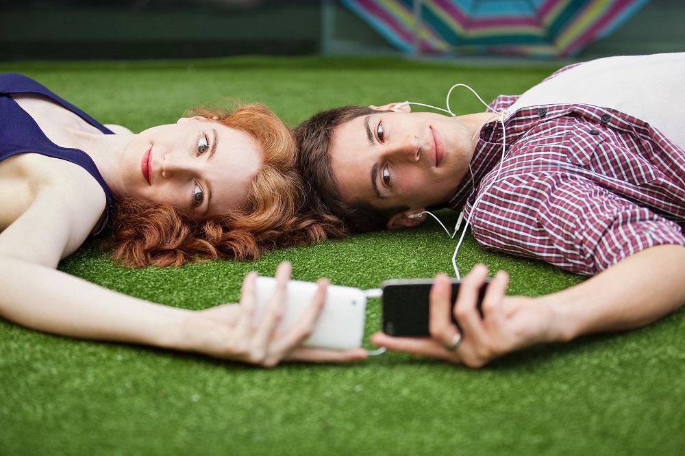 Fejsbuk DEBELO zarađuje na raskidima! (FOTO) (GIF)