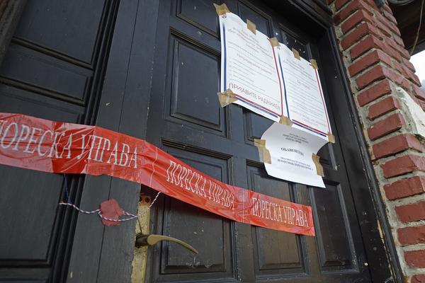 Poreska mu je zatvorila radnju, a on im uzvratio na JEZIV NAČIN (VIDEO)