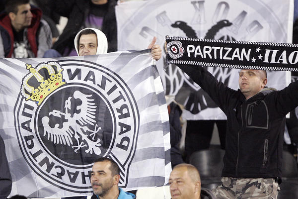 Žurka u Grčkoj je već počela! Grobari i navijači PAOK- okupirali ulice Soluna! (FOTO)