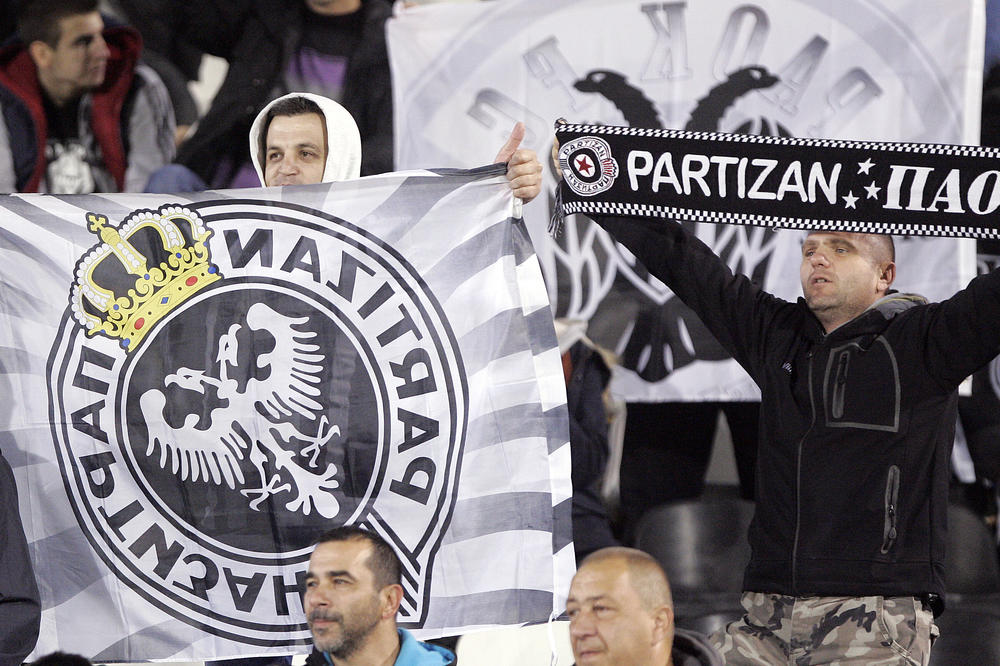 Žurka u Grčkoj je već počela! Grobari i navijači PAOK- okupirali ulice Soluna! (FOTO)