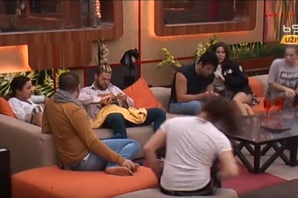 Bivši učesnik Velikog Brata PROMENIO POL i postao ŽENA?! Fotografija koja je ŠOKIRALA sve! (FOTO)