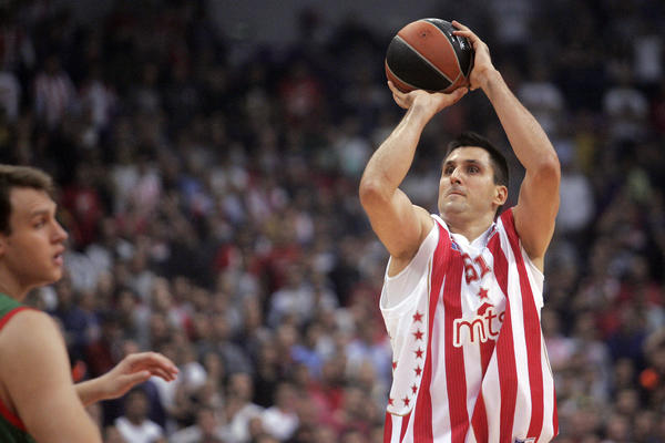 Scena koju niko nije video! Zašto je Bjelica promenio profesiju tokom utakmice sa CSKA?! (VIDEO)