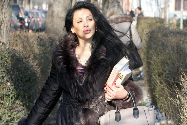 NAJPOZNATIJI VENDIZMI: Laprdalo letećeš k'o frizbi, ko čičak traka si za anus, izgleda... njenim biserima nikad kraja! (FOTO)