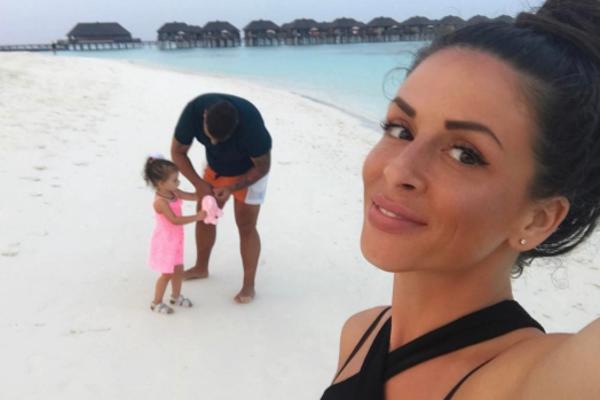 CRKNI, SIROTINJO! Ana Sević i Drako Lazić su negde gde je mnogo toplo i MNOGO SKUPO! (FOTO)