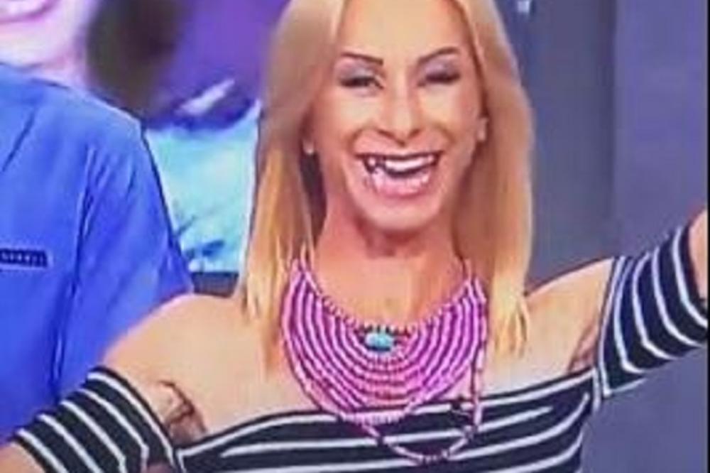 BLAMČINA VEKA! Usred emisije ispao joj zub, a reakcija! HITČINA! (VIDEO)