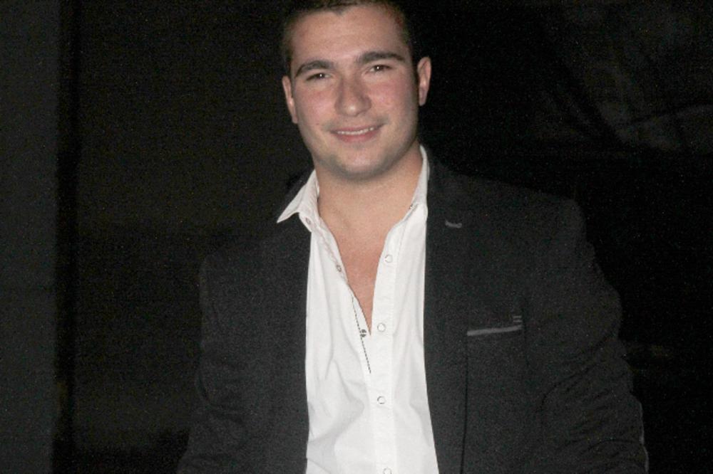 BOJANA I ŠIJAN UHVAĆENI NA KRŠTENJU MALOG ŽELJKA KAKO OVO RADE! Nisu planirali da se sazna, ali... (FOTO)