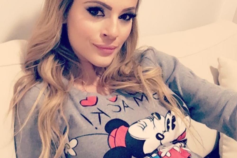 SLIKU DOKTORA ĆU DA STAVIM PORED IKONE: Jeleni Kostov pukao SILIKON u GRUDIMA! Trenuci je delili od SMRTI!