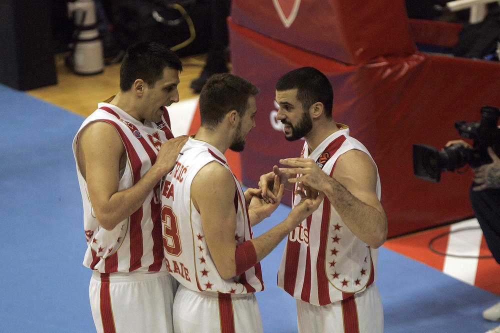 Igrale se Delije! Crvena zvezda odradila lakši trening u četvrtfinalu Kupa! (FOTO)(VIDEO)