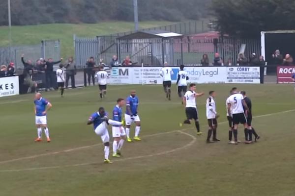 FOTKA KOJA JE OBORILA INTERNET! Dao gol, pa ga proslavio kako bi svaki muškarac želeo - pivom! (FOTO) (VIDEO)