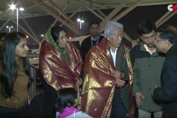 Otišao u kratku šetnju, vratio se kući POSLE 54 GODINE! (VIDEO)