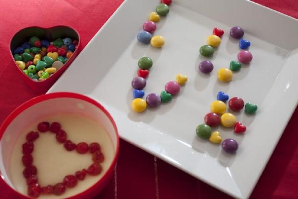 10 NAJLEPŠIH PORUKA KOJE MOŽETE POSLATI VOLJENOJ OSOBI ZA DAN ZALJUBLJENIH: Ovi CITATI odolevaju svakom VREMENU