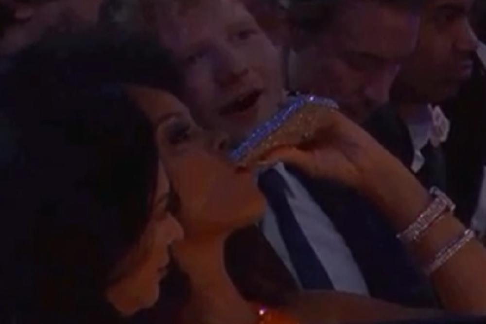 NAPILA SE KAO STOKA, PA SE IZBLAMIRALA: Rijanu će ovo obeležiti za ceo život! (FOTO) (VIDEO)