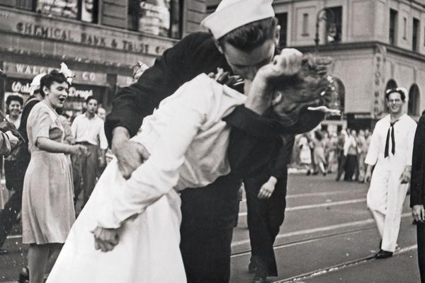 Šta se krije iza najpoznatijeg poljupca na svetu? (FOTO)