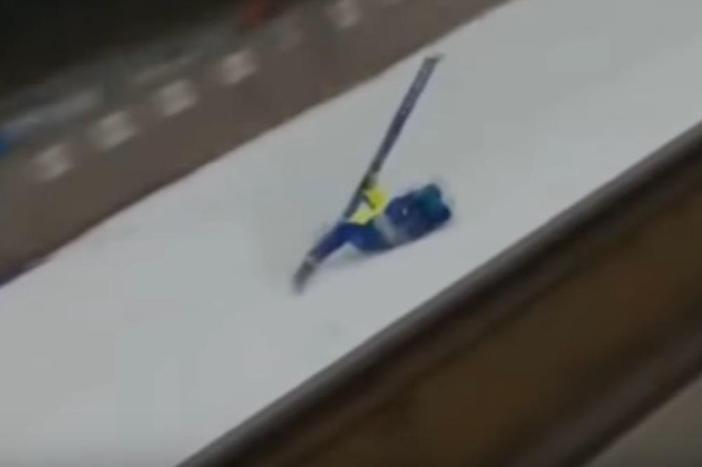 UDARILA LICEM DIREKTNO U STAZU: Stravičan pad ski skakačice od koga su svi zanemeli! (VIDEO)