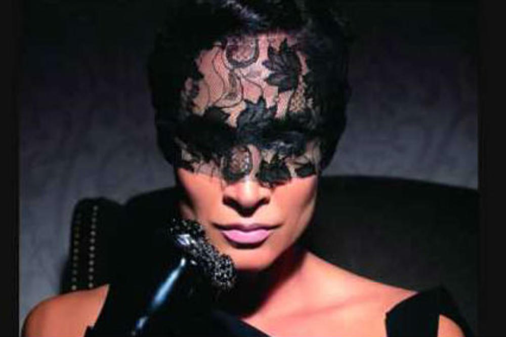 BILA JE VELIKA ZVEZDA A ONDA SE POSVETILA PAORSKOM ŽIVOTU: Crno ispod noktiju, bez šminke i umuljana u blato!