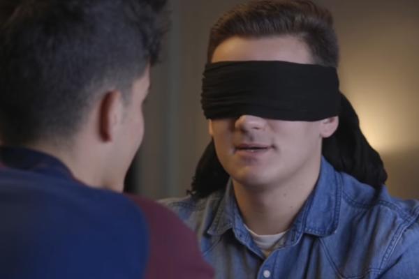 ONI SU LJUDI KOJI NE VIDE PODELE I PREDRASUDE: Snimak koji će vas naučiti mnogo! (VIDEO)