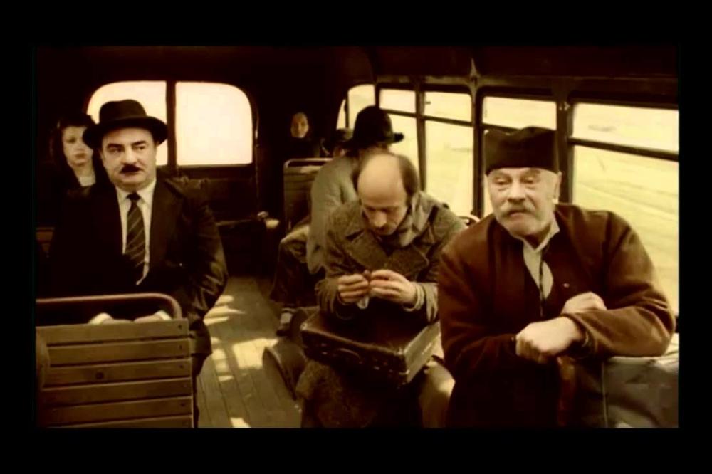 MISLITE DA ZNATE SVE IZ AUTOBUSA KO TO TAMO PEVA? Ko je zaista BABA U CRNOM koja je najveća MISTERIJA BALKANA!