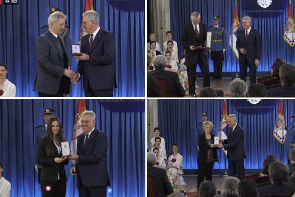 TOMA NA SRETENJE ODLIKOVAO SPORTISTKINJE I POZNATOG PEVAČA! Napadaju me da razbacujem ordenje!