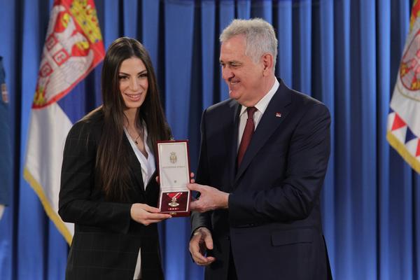 Najviša državna priznanja za srpske lavice: Uručeno ordenje Ivani, Marini, Ani, Jeleni... (FOTO)