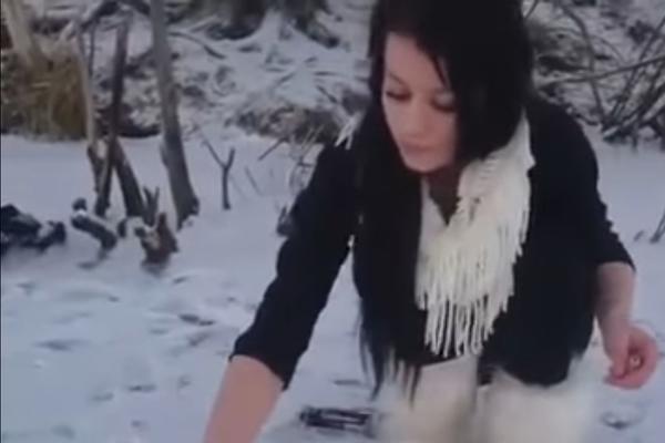 FAŠISTIČKI ISPAD: Pomokrila se na Kuran i spalila ga! (VIDEO)