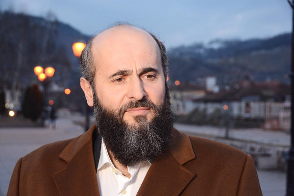 ZUKORLIĆ APELUJE NA SKUPŠTINU: Obezbedite prostor za molitvu!