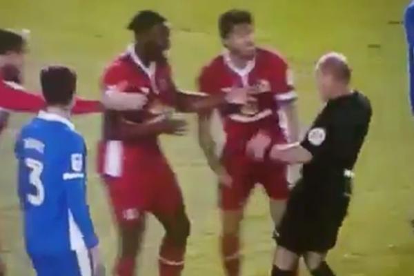 Sudija isfolirao kao na košarci i onda pokazao igraču crveni karton! (VIDEO)