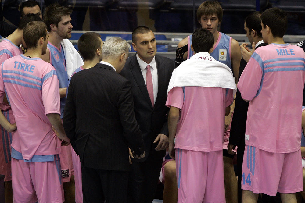 MILOJEVIĆ "PREGOREO" NA TAJM-AUTU: Šta klimate glavom? Kako vas nije sramota? (VIDEO)